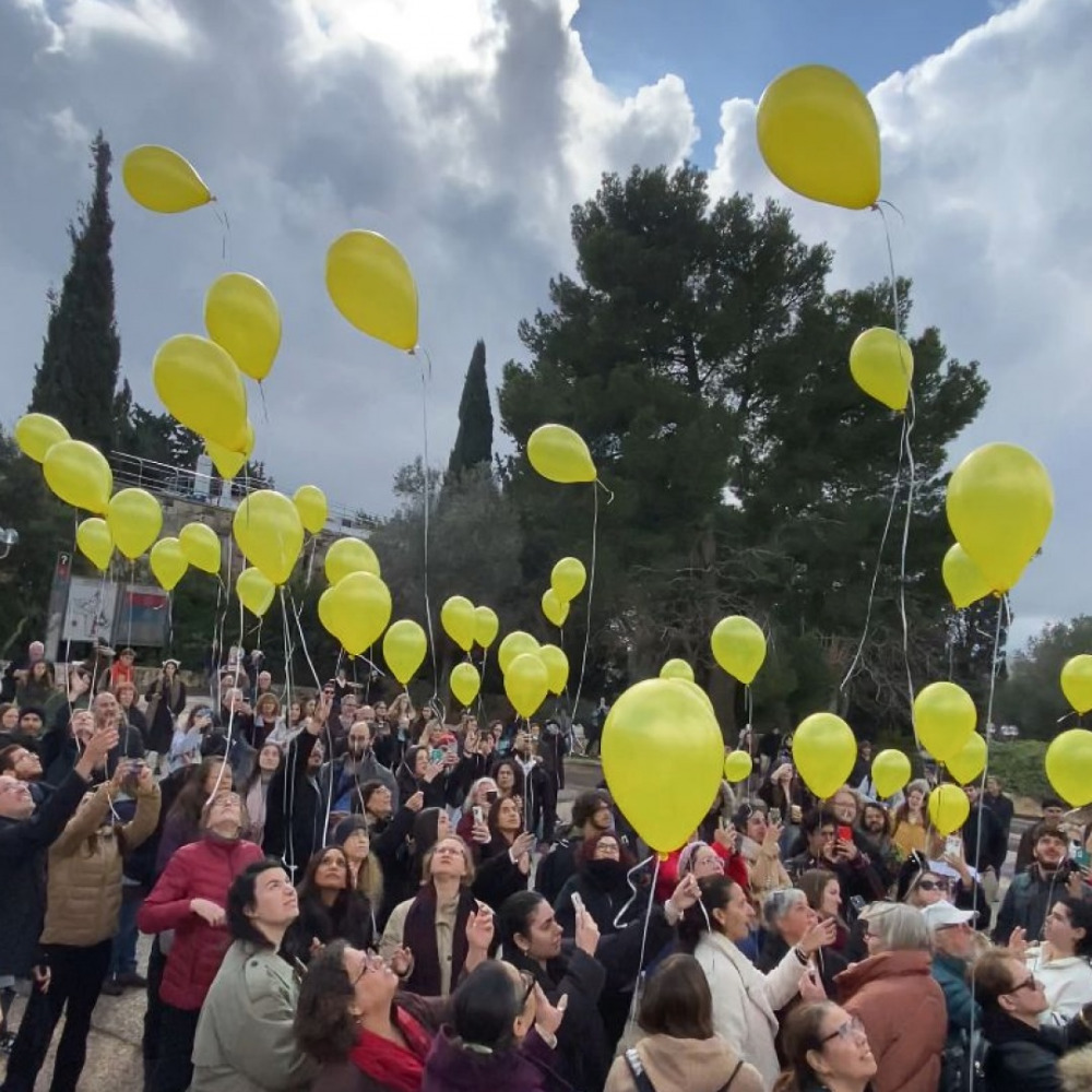 balloons 100 days in captivity huji